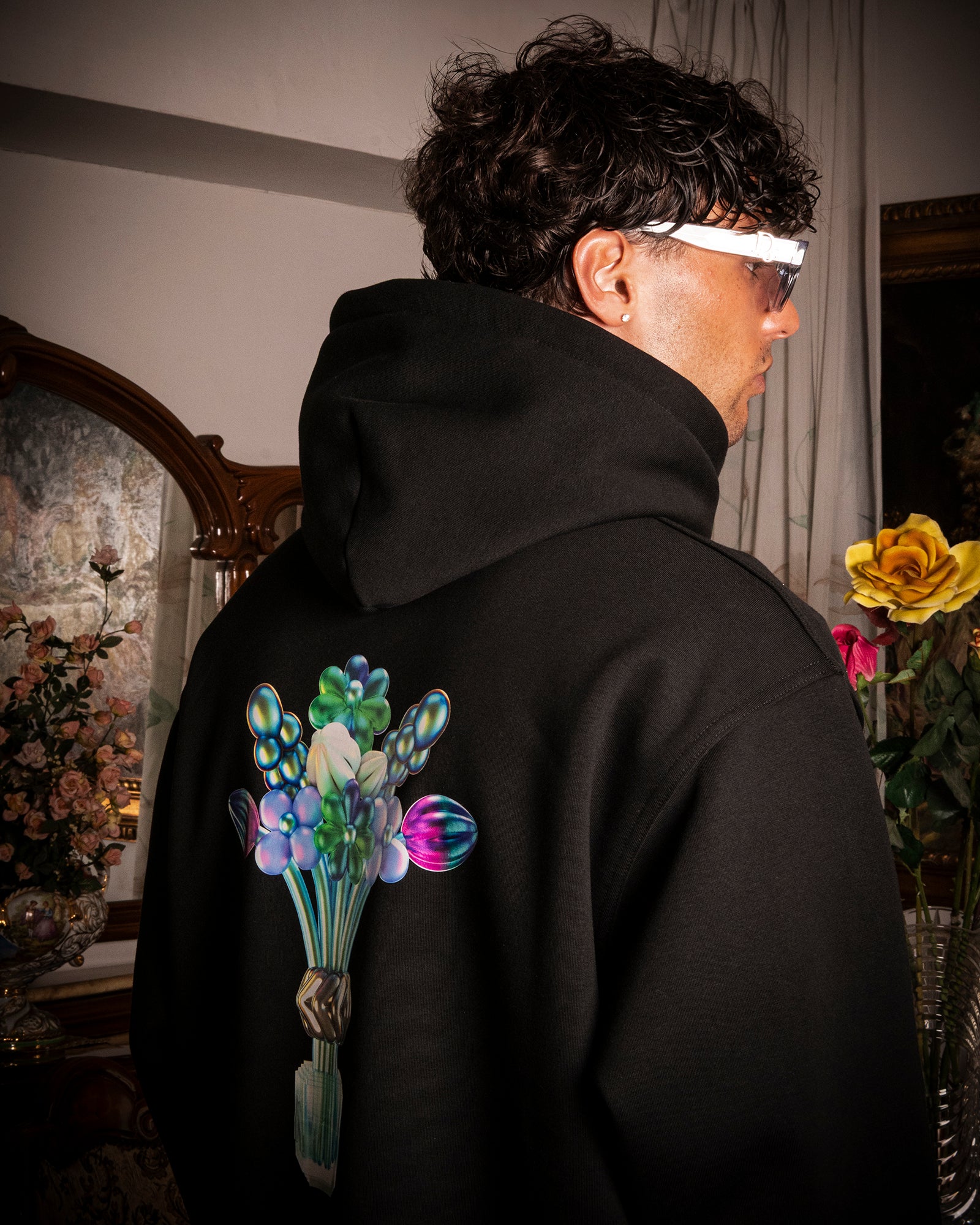 Felpa nera con Cappuccio "Metal Bouquet"